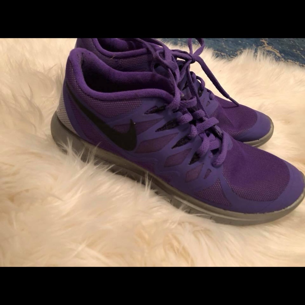 Women’s Nike sneakers